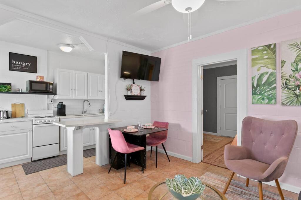 The Pink Oasis Waterfront 1 Bed Apt Appartement Tampa Buitenkant foto